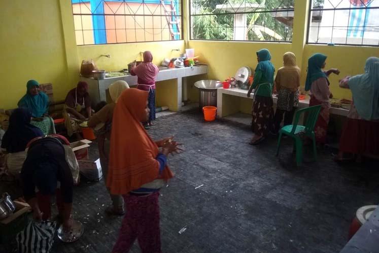 Cerita Para Perempuan Lereng Merapi Memasak Bergiliran demi Mencukupi Kebutuhan Konsumsi Pengungsi 