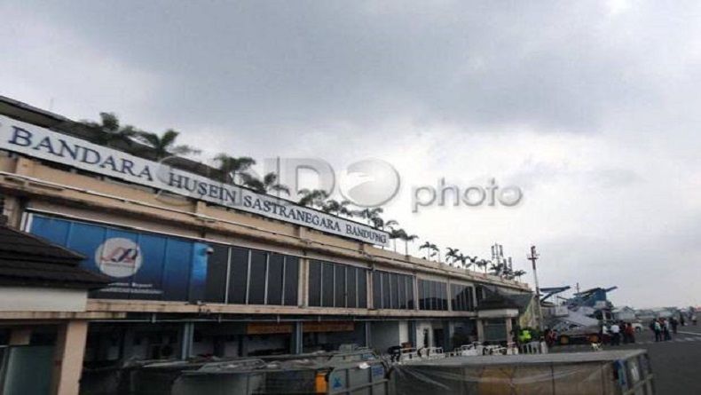 Massa Habib Rizieq Menyemut di Bandara Soetta, Penerbangan di Bandung Lancar