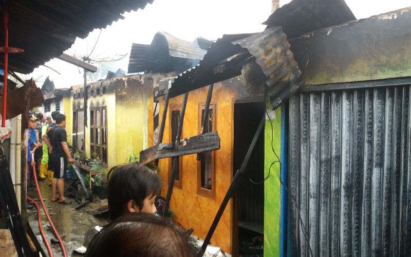 Kebakaran Landa Permukiman Padat di OKU, 6 Rumah Hangus