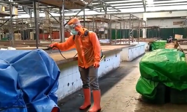 Kasus Covid-19 Masih Tinggi, Seluruh Pasar di Pontianak Disemprot Disinfektan