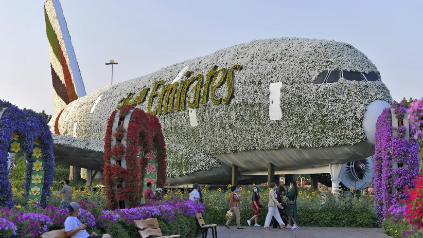 Jutaan Bunga Cantik Menyelimuti Pesawat Airbus A380 di Dubai Miracle Garden - Bagian 3