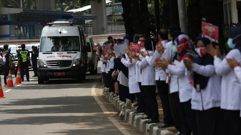 Potret Menkes Terawan Tepuk Tangan Apresiasi Tenaga Kesehatan Covid-19 - Bagian 4