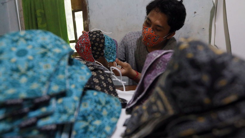 Pembuatan Masker Kain Motif Batik - Bagian 2