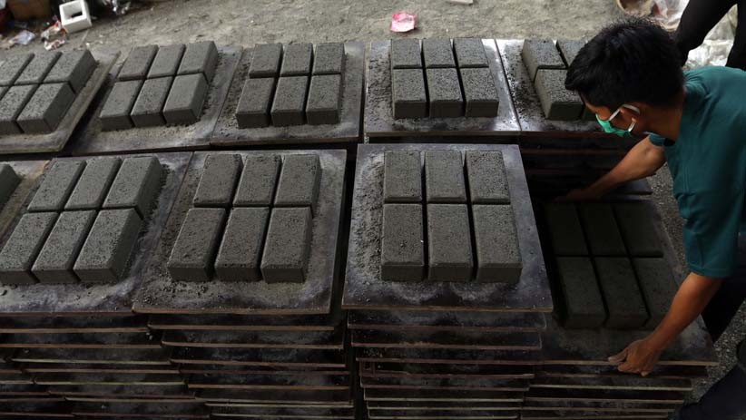 Paving Block Berbahan Sampah Plastik, Dijual Rp95.000 per Meter Persegi - Bagian 2