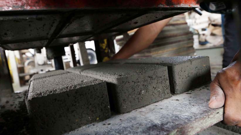 Paving Block Berbahan Sampah Plastik, Dijual Rp95.000 per Meter Persegi - Bagian 3