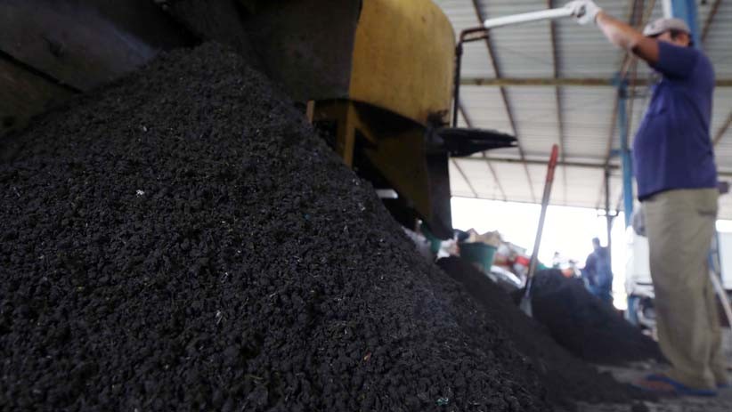 Paving Block Berbahan Sampah Plastik, Dijual Rp95.000 per Meter Persegi - Bagian 6