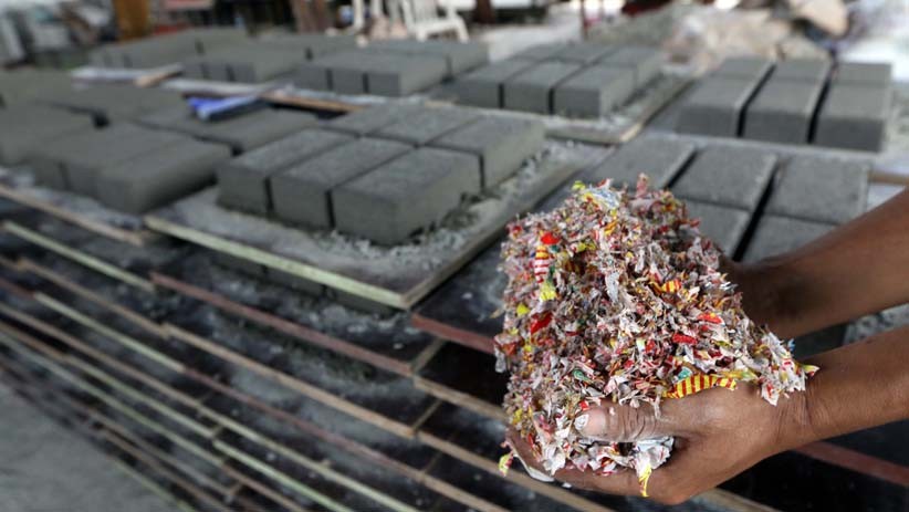 Paving Block Berbahan Sampah Plastik, Dijual Rp95.000 per Meter Persegi - Bagian 1