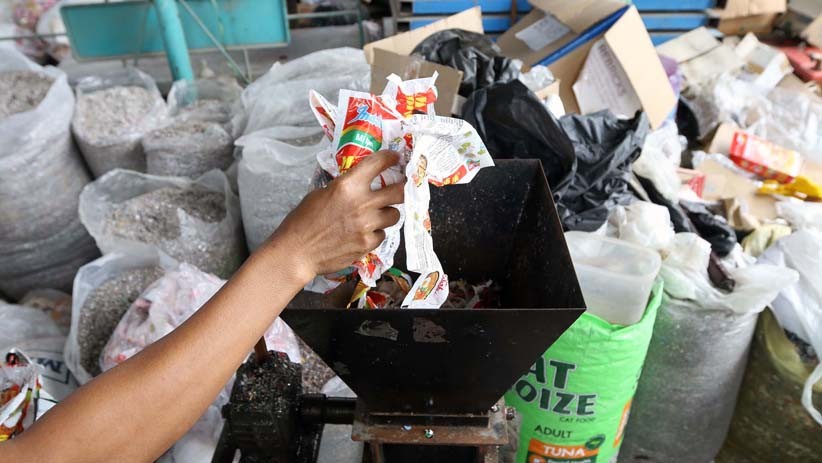 Paving Block Berbahan Sampah Plastik, Dijual Rp95.000 per Meter Persegi - Bagian 4