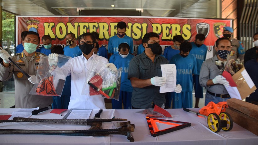 Komplotan Pencuri Kabel Tembaga Milik Telkom Ditangkap Polisi - Bagian 3