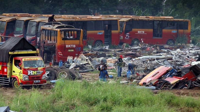 Penampakan 300 Bus Transjakarta Dipotong-potong Jadi Bagian Kecil - Bagian 4
