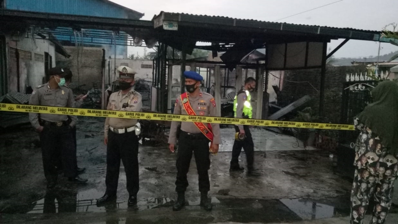 Lagi Enak Tidur Dengar Ledakan, Warga Padang Panik Rumahnya Terbakar