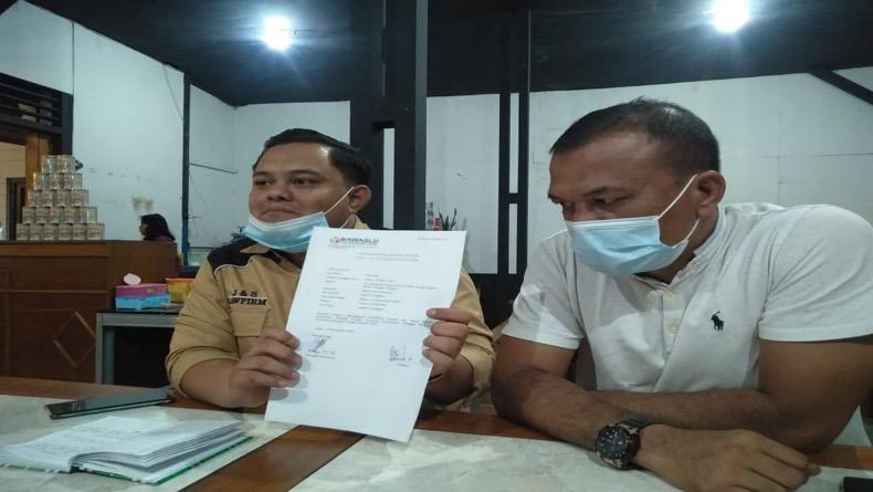 Bagikan Alat Kampanye Pakai Mobdin, Ketua DPRD Bangka Tengah Dilaporkan ke Bawaslu