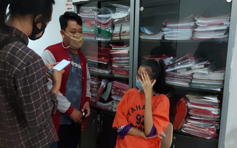 title Hamil Tujuh Bulan, Shafira Menyesal Menganiaya Gadis Selingkuhan Suaminya   Hamil Tujuh Bulan, Shafira Menyesal Menganiaya Gadis Selingkuhan Suaminya