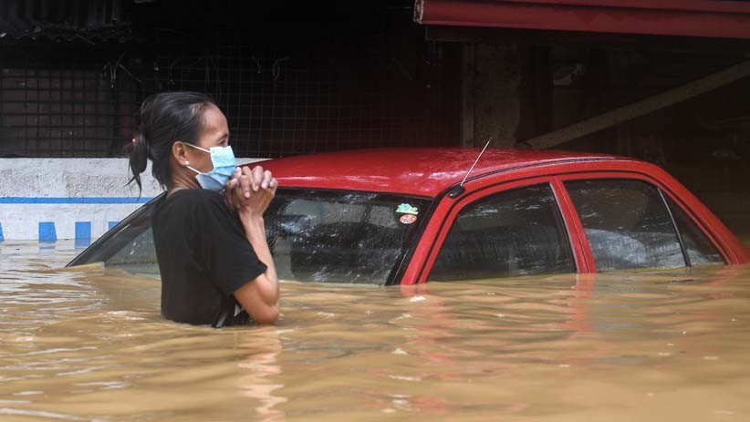 Filipina Diterjang Topan Vamco, Manila Lumpuh Terendam Banjir - Bagian 4