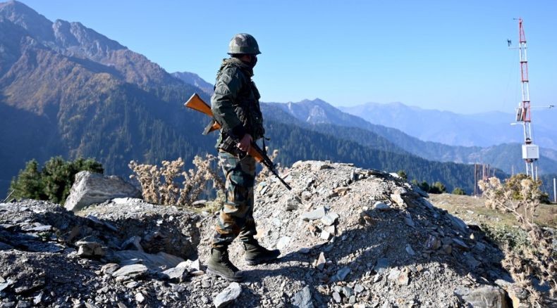 title Pasukan India dan Pakistan Saling Serang Gunakan Artileri, 6 Orang Tewas Pasukan India dan Pakistan Saling Serang Gunakan Artileri, 6 Orang Tewas