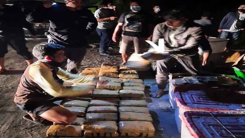 BNN Gerebek Lokasi Penguburan 141 Kg Ganja di Jalan Flamboyan Raya Medan