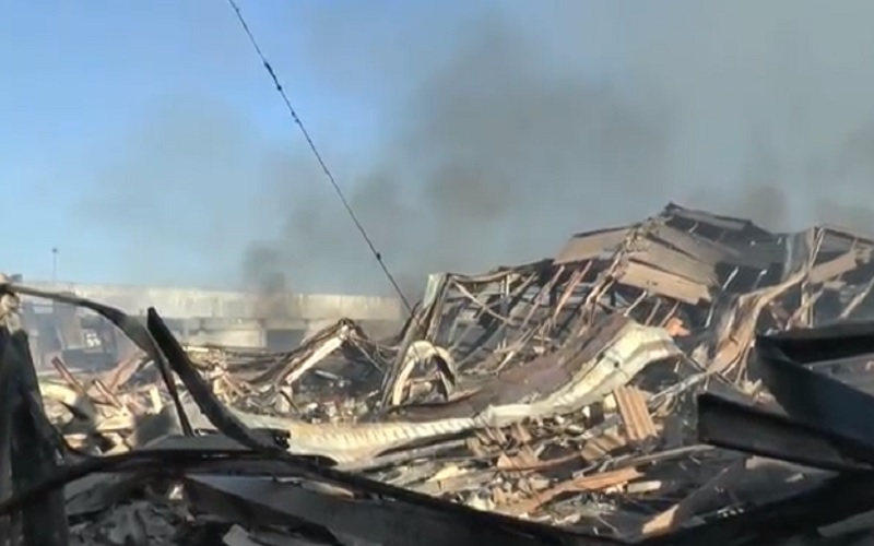 Pasar Weleri Kendal Kebakaran, Pedagang Mengais Barang yang Tersisa