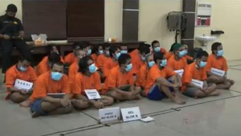 Rekonstruksi Kasus Pemerkosa Anak Kandung yang Dikeroyok 22 Tahanan hingga Tewas