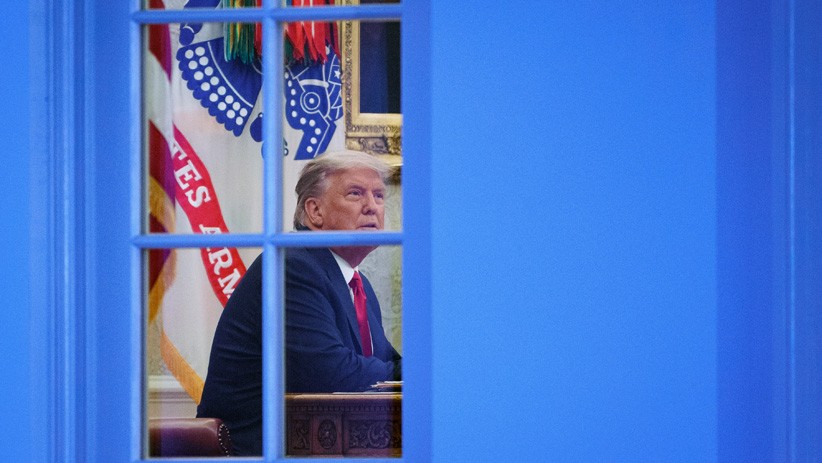 Ekspresi Donald Trump Tampil Perdana ke Publik setelah Kalah Pilpres AS - Bagian 4