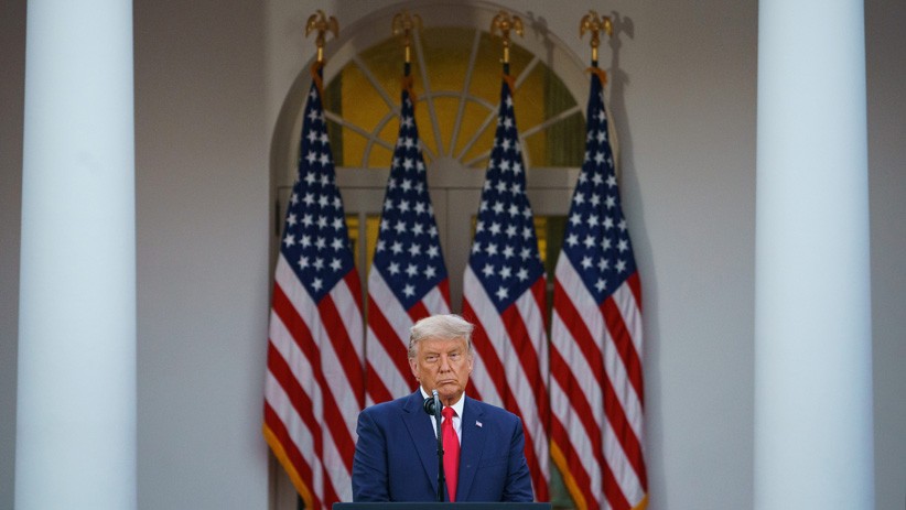 Ekspresi Donald Trump Tampil Perdana ke Publik setelah Kalah Pilpres AS - Bagian 2