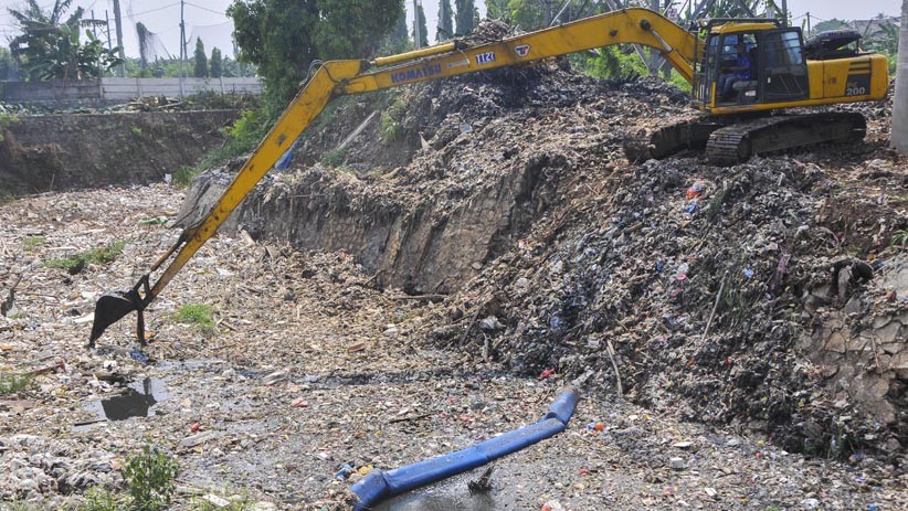 Pembersihan Sampah di Kali Jambe Bekasi Butuh Waktu 5 Hari - Bagian 1