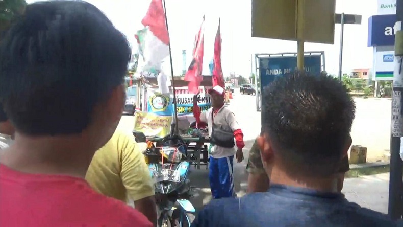 Motor Mogok, Kakek di Pangkep Kesal lalu Blokade Jalan