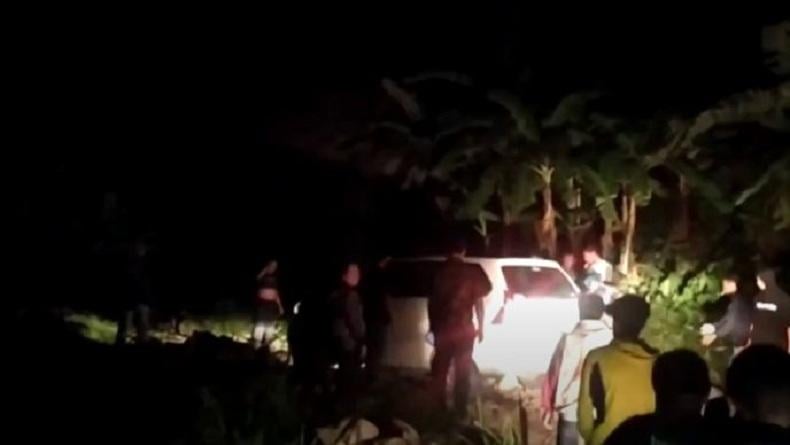 Ngeri, Mobil Ini Nyasar Misterius di Hutan Angker Usai Masuk Jalan Berkabut