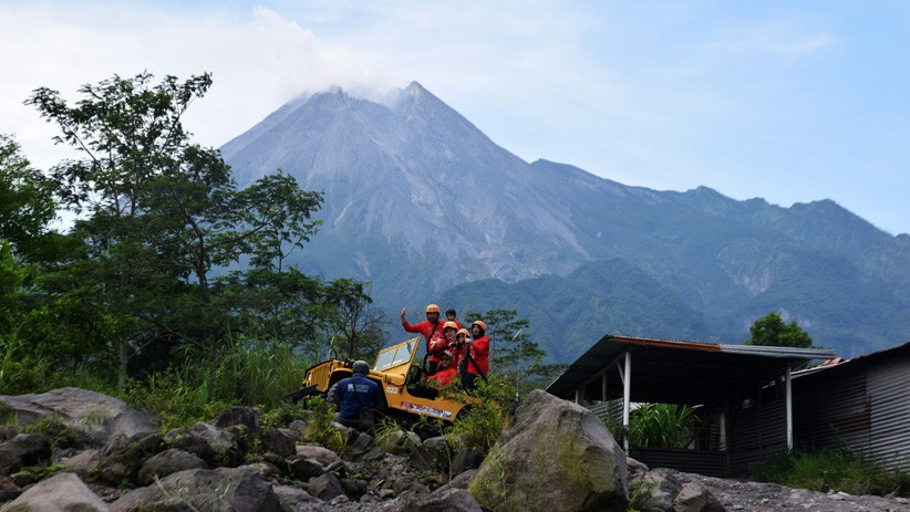 Gunung Merapi Siaga, Kawasan Kaliadem Banyak Dikunjungi Wisatawan - Bagian 2