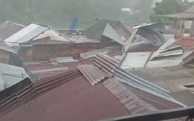 40 Rumah Warga di Wajo Roboh Dihantam Angin Kencang