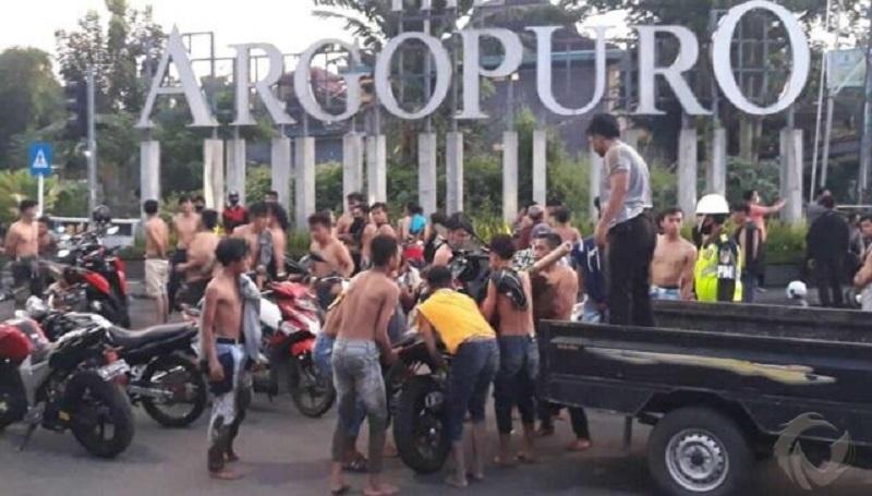 Terjaring Razia, Peserta Balap Liar di Jember Dipaksa Jalan Kaki Dorong Motor