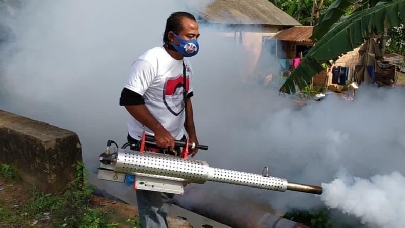 Cegah DBD, Partai Perindo Bangka Selatan Fogging Permukiman Warga