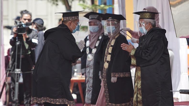Siasati Keterbatasan di Masa Pandemi, Unversitas di Bandung Ini Gelar Wisuda Drive Thru