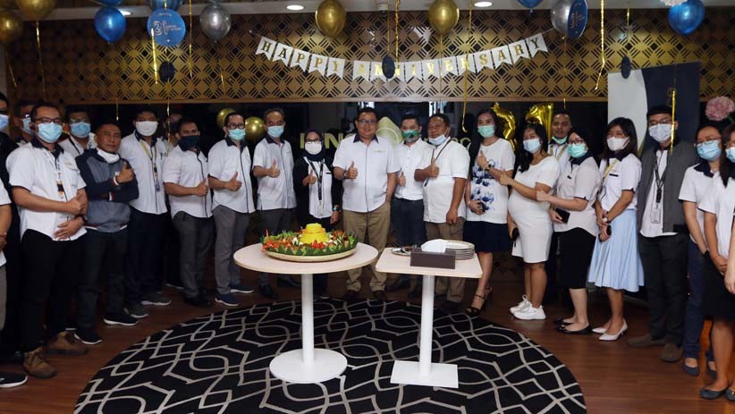 Potong Tumpeng Perayaan HUT ke-31 MNC Finance - Bagian 4