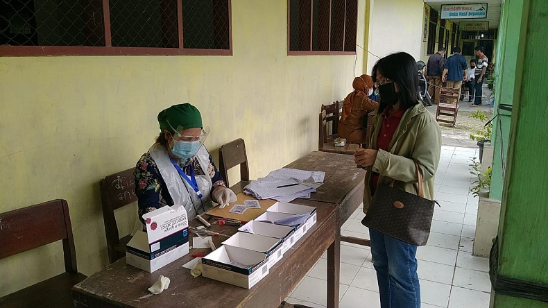 Calon Petugas KPPS dan Linmas di Pilkada Medan Ikuti Rapid Test