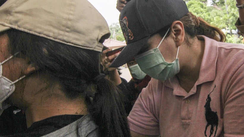 Pakai Rompi Tahanan, Catherine Wilson Diserahkan ke Kejaksaan Negeri Depok - Bagian 2