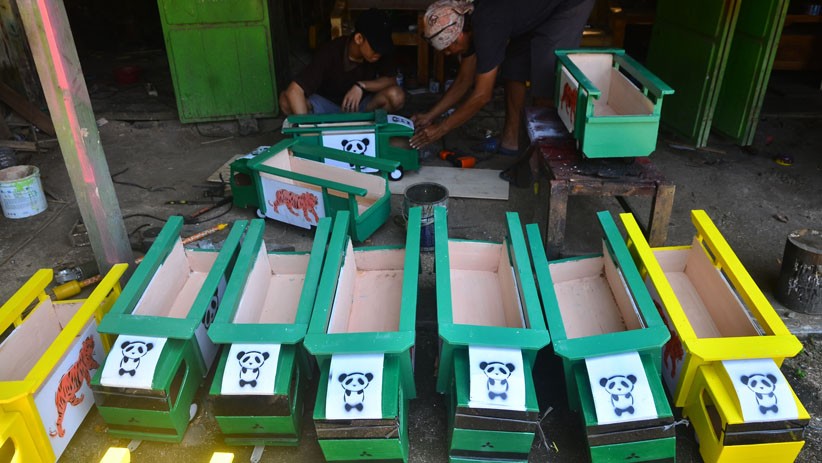 Kerajinan Miniatur Truk Berbahan Kayu, Dijual Rp150.000 - Bagian 2