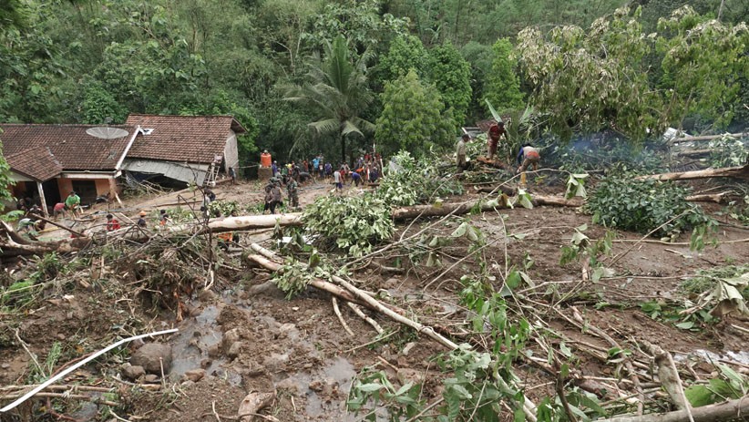 Ibu dan 2 Anak Tewas Tertimpa Longsor di Banyumas, Ayah Belum Ditemukan