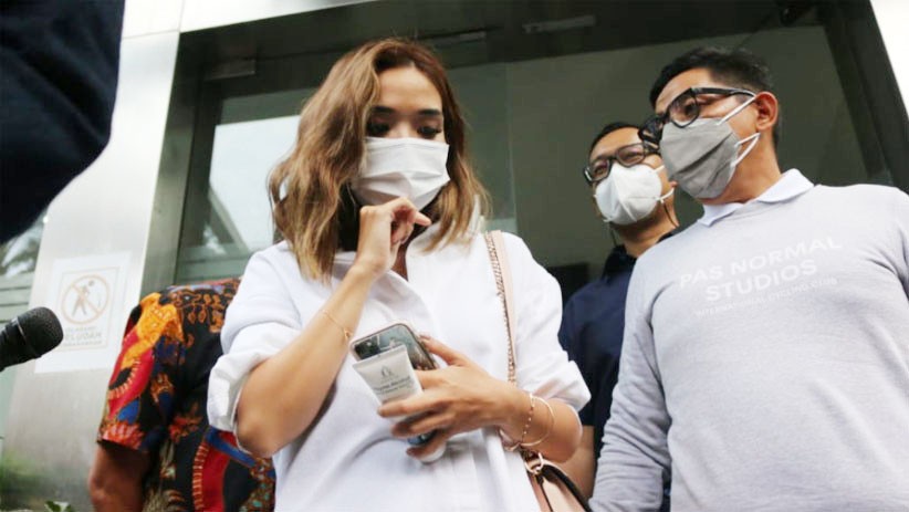 Pakai Baju Putih, Gisella Anastasia Diperiksa Polisi soal Video Syur - Bagian 1