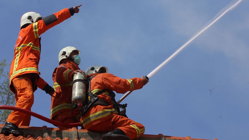 Rumah Kos Terbakar di Perkampungan Padat Penduduk Kota Surabaya - Bagian 4