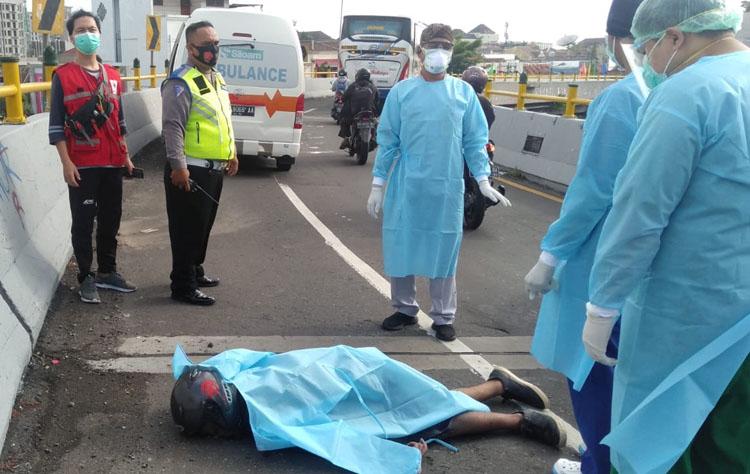 Tabrak Pembatas Jembatan Flyover Janti Yogyakarta, Pemotor Tewas di Tengah Jalan  