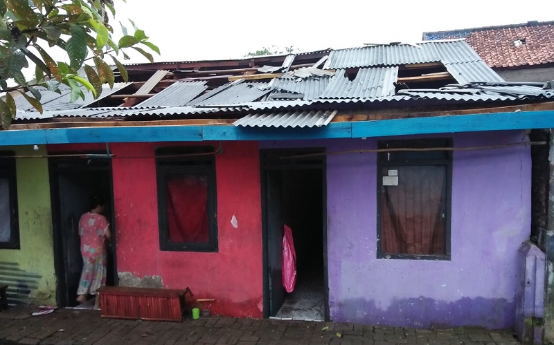 Puting Beliung Porak-porandakan Rumah Warga di Tamansari Bogor