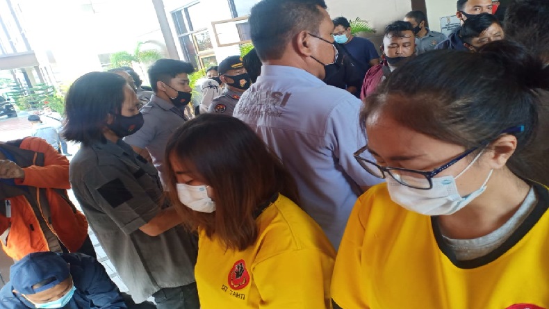 Kakak Beradik di Bandung Kompak Lakukan Penipuan Online hingga Rp1,7 Miliar