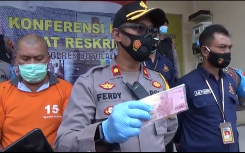 Mengaku Petugas Covid-19, Tukang Tagih Utang Ini Gasak Perhiasan Nenek-Nenek