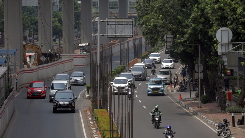 Penampakan Tiang Monorel Jakarta 16 Tahun Mangkrak - Bagian 3