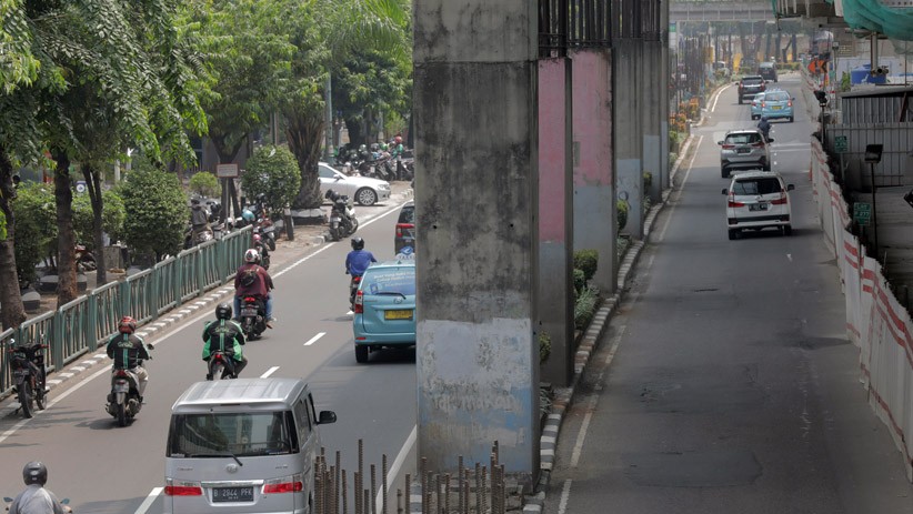 Penampakan Tiang Monorel Jakarta 16 Tahun Mangkrak - Bagian 1