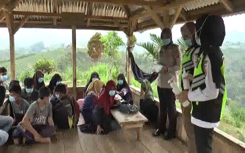 Pelajar Naik Bukit Cari Sinyal, Polres Pagaralam Kirim Personel