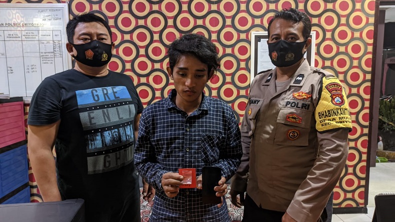 title Edarkan Sabu, Pemuda Asal Sidoarjo Diamankan Polisi di Gresik Edarkan Sabu, Pemuda Asal Sidoarjo Diamankan Polisi di Gresik