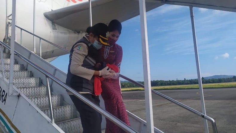 Penumpang Lion Air Bersalin Di Dalam Pesawat Perjalanan Jayapura Makassar Bagian 1