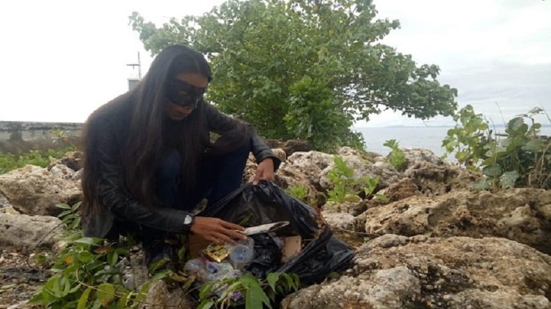 Zorro Datang ke Raja Ampat Bersihkan Sampah di Pantai Waisai Torang Cinta