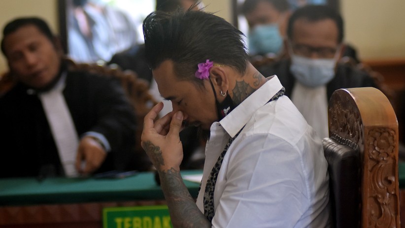 Ekspresi Jerinx SID Divonis 1 Tahun 2 Bulan Penjara - Bagian 2